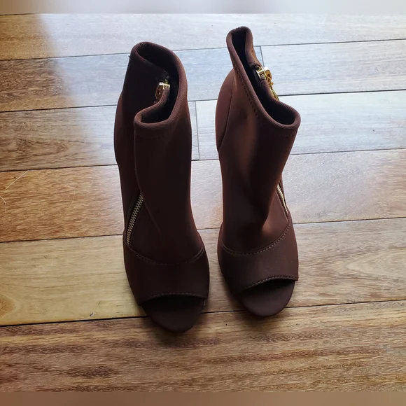 NWOT GUESS Monika Stiletto Booties Size 7.5 - Picture 8 of 10